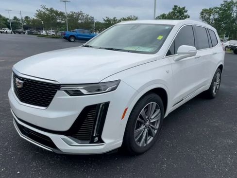 Used 2021 Cadillac XT6 Premium Luxury FWD image 4