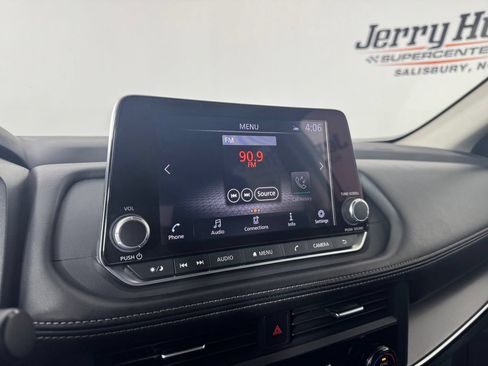 Used 2024 Nissan Rogue SV FWD image 18