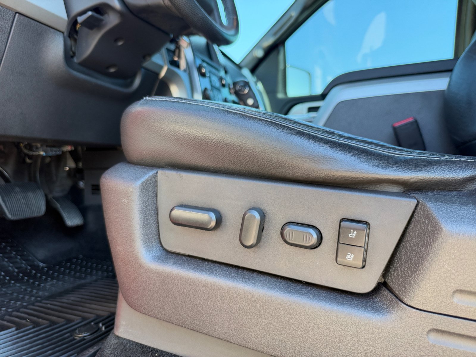 Used 2014 Ford F150 FX4 w/ Equipment Group 402A Luxury AWD/4WD image 20