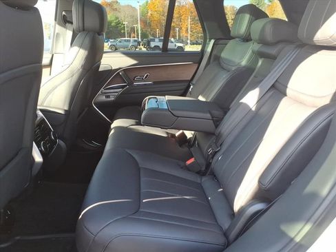 New 2025 Land Rover Range Rover SE image 14