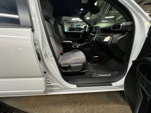 Certified 2024 Toyota Tacoma SR5 image 31