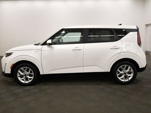 Certified 2025 Kia Soul LX w/ LX Technology Package FWD image 4