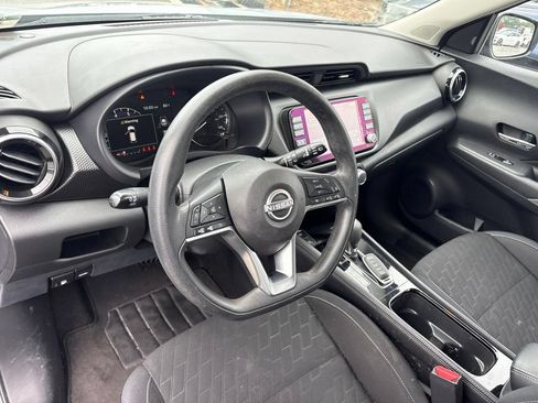 Used 2023 Nissan Kicks SV FWD image 4