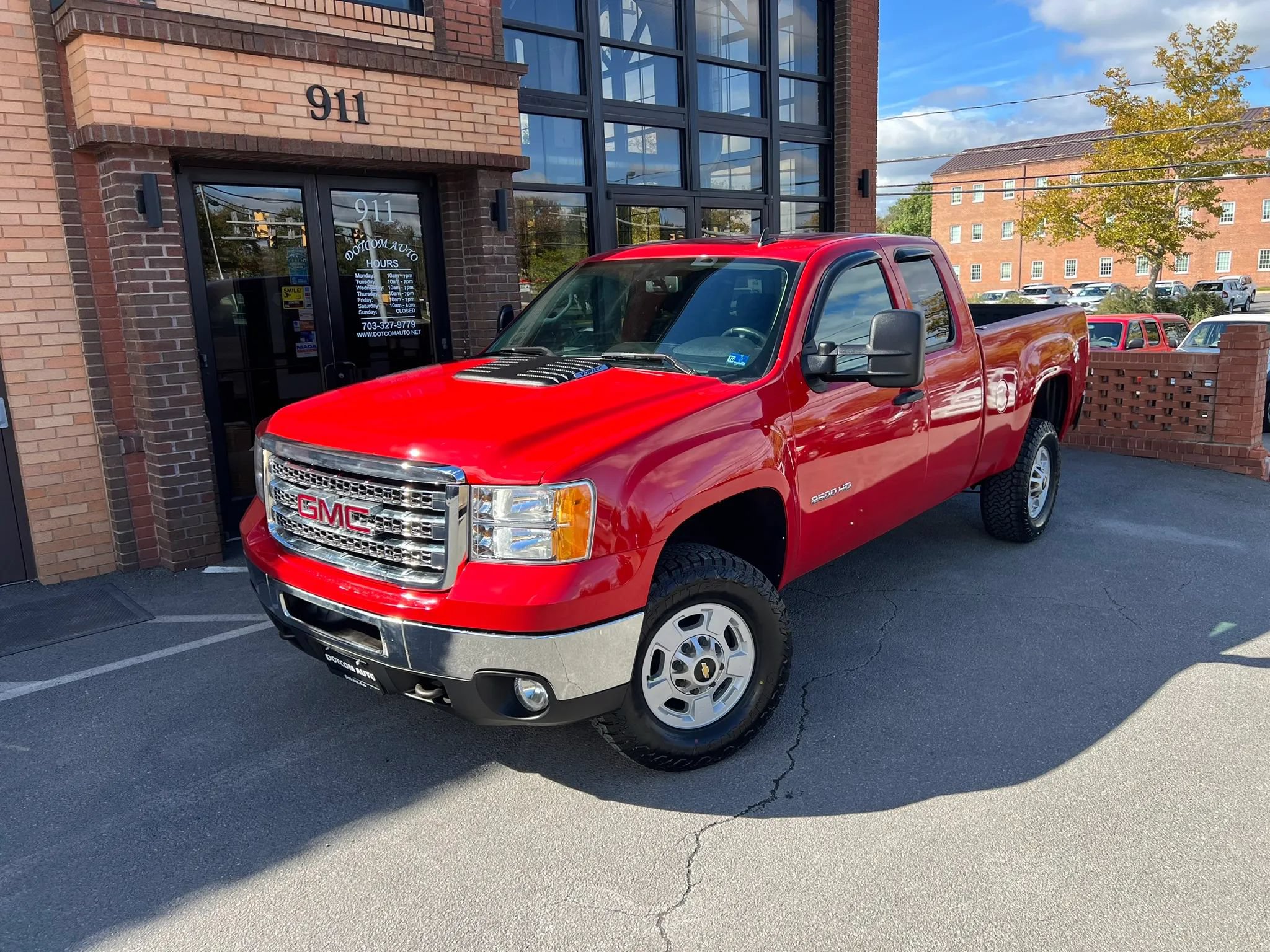 Used 2013 GMC Sierra 2500 SLE w/ SLE Preferred Package AWD/4WD image 1