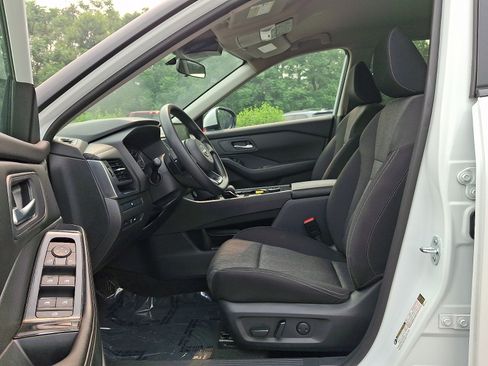 Used 2024 Nissan Rogue SV AWD/4WD image 13
