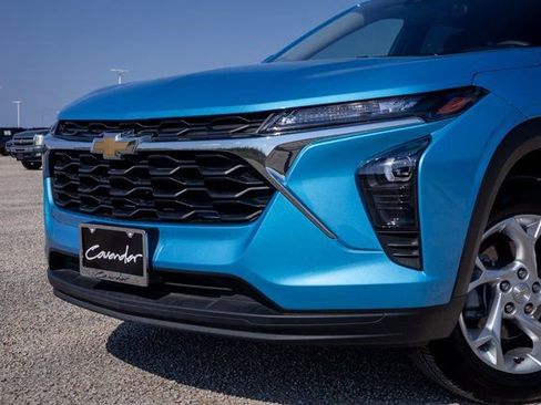 Certified 2025 Chevrolet Trax LS w/ LS Convenience Package image 3