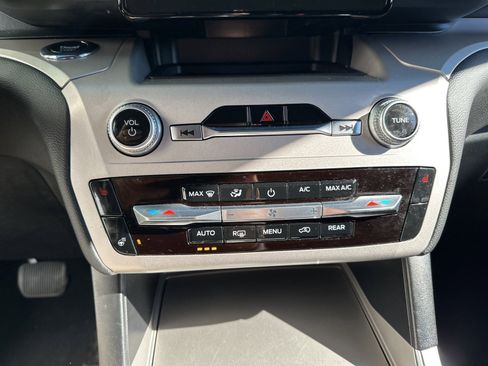 Used 2023 Ford Explorer XLT w/ Equipment Group 202A image 21