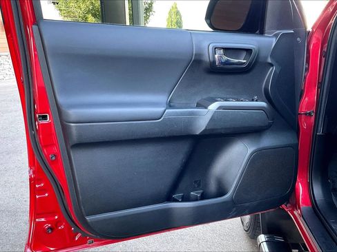 Used 2021 Toyota Tacoma SR5 RWD image 18