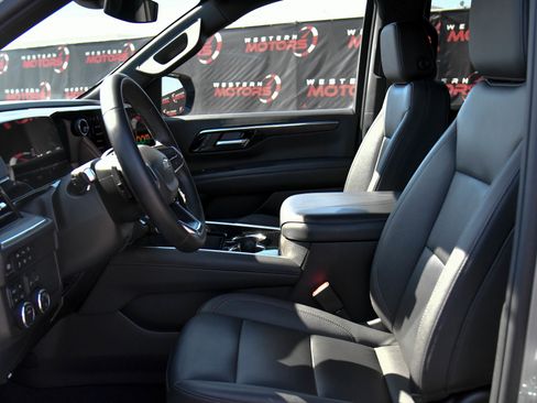 Used 2025 Chevrolet Tahoe LT AWD/4WD image 17