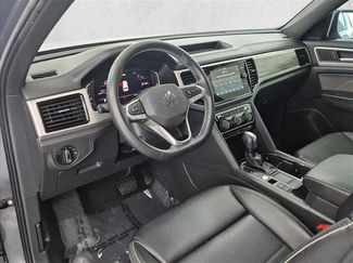 Used 2023 Volkswagen Atlas Cross Sport SE w/ Panoramic Sunroof Package FWD video 3