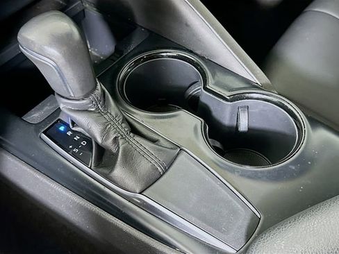 Certified 2018 Toyota Camry SE image 18