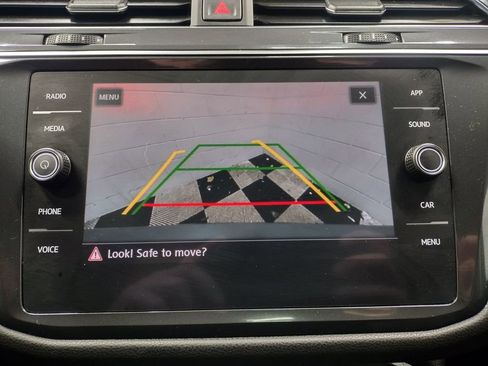 Used 2019 Volkswagen Tiguan SE w/ Panoramic Sunroof Package image 10