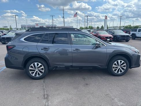 Used 2024 Subaru Outback Premium AWD/4WD image 4