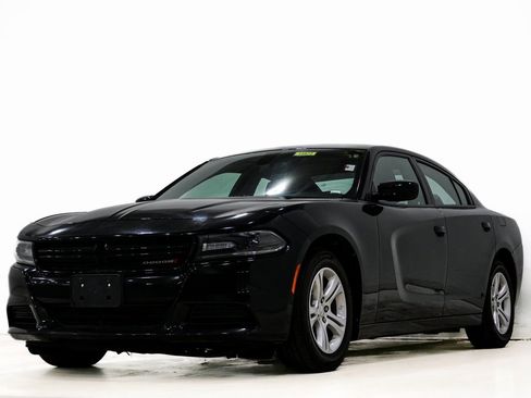 Used 2019 Dodge Charger SXT w/ Leather Interior Group image 3