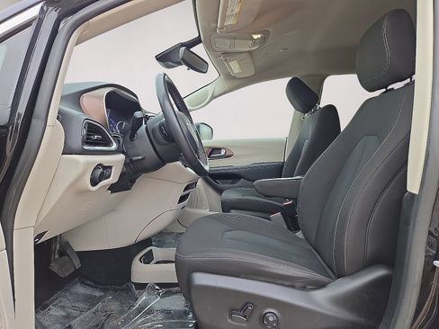 Used 2024 Chrysler Voyager LX FWD image 23