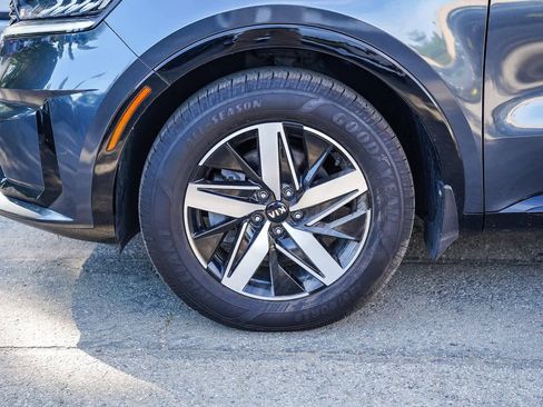 Used 2021 Kia Sorento EX image 6