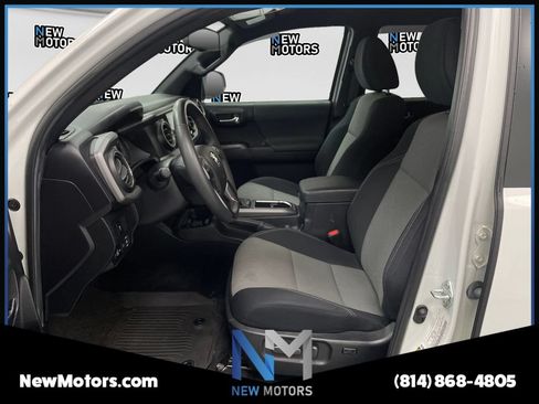 Used 2022 Toyota Tacoma TRD Sport AWD/4WD image 7