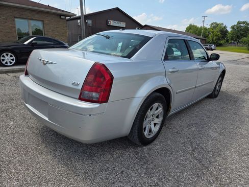 Used 2007 Chrysler 300 Touring w/ Comfort/Convenience Group RWD image 5
