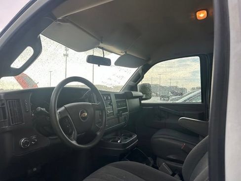 Used 2018 Chevrolet Express 2500 w/ Driver Convenience Package RWD image 10