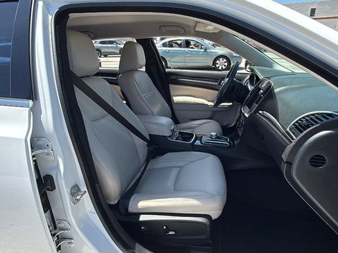 Used 2018 Chrysler 300 Touring L RWD image 41