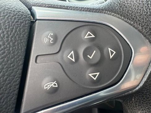 Used 2021 Chevrolet Traverse LS FWD image 8