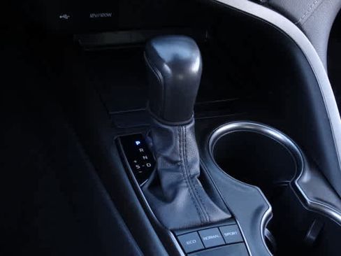 Certified 2022 Toyota Camry SE image 30