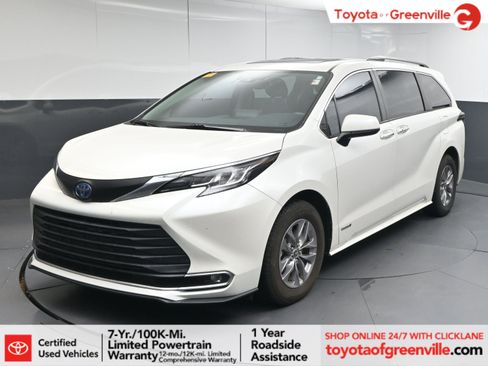 Certified 2021 Toyota Sienna XLE image 1