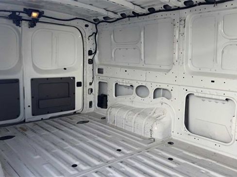 Used 2021 Nissan NV 2500 S image 21