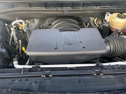 Used 2022 Chevrolet Suburban LT image 31