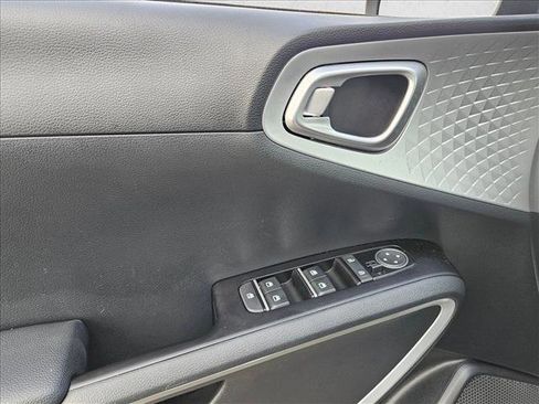 Used 2025 Kia Soul LX w/ LX Technology Package image 27