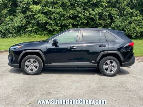 Used 2024 Toyota RAV4 LE AWD/4WD image 4