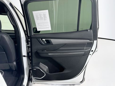 Used 2025 Buick Enclave Preferred FWD image 32