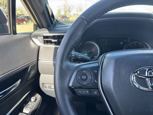 Used 2024 Toyota Venza XLE image 23