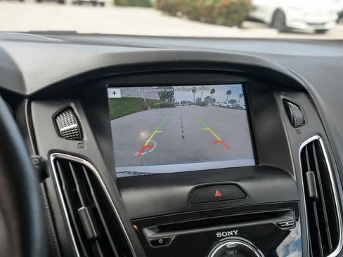 Used 2017 Ford Focus Electric Hatchback FWD image 22