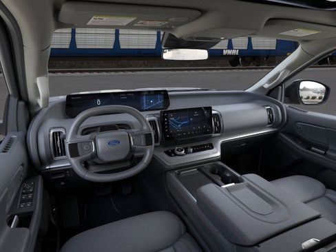 New 2026 Ford Expedition Active image 10