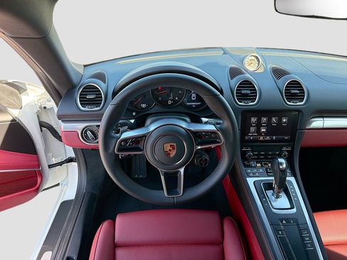 Used 2025 Porsche 718 Cayman RWD image 16