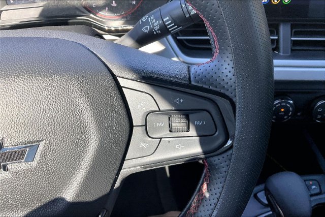 Used 2024 Chevrolet Trax RS w/ Sunroof Package FWD image 17