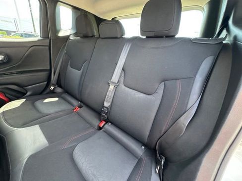 Used 2016 Jeep Renegade Trailhawk AWD/4WD image 14