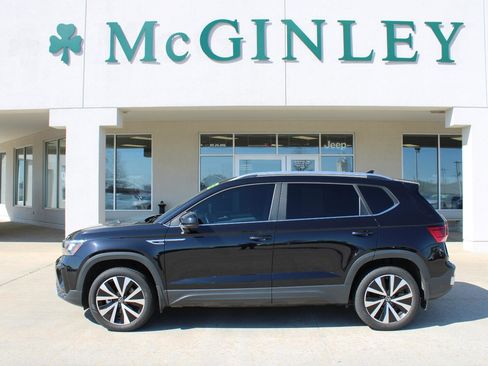 Used 2023 Volkswagen Taos SE FWD image 1