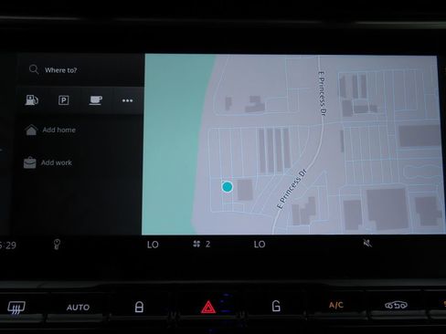 Used 2025 Aston Martin V8 Vantage Coupe image 16