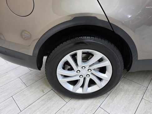 Used 2017 Land Rover Discovery HSE AWD/4WD image 44