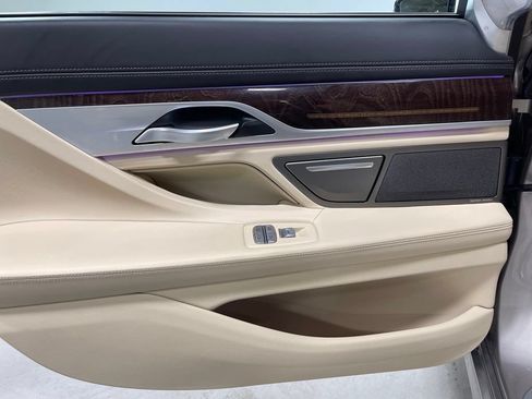 Used 2020 BMW 750i xDrive w/ Executive Package AWD/4WD image 24