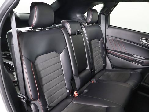 Used 2022 Ford Edge ST-Line image 29