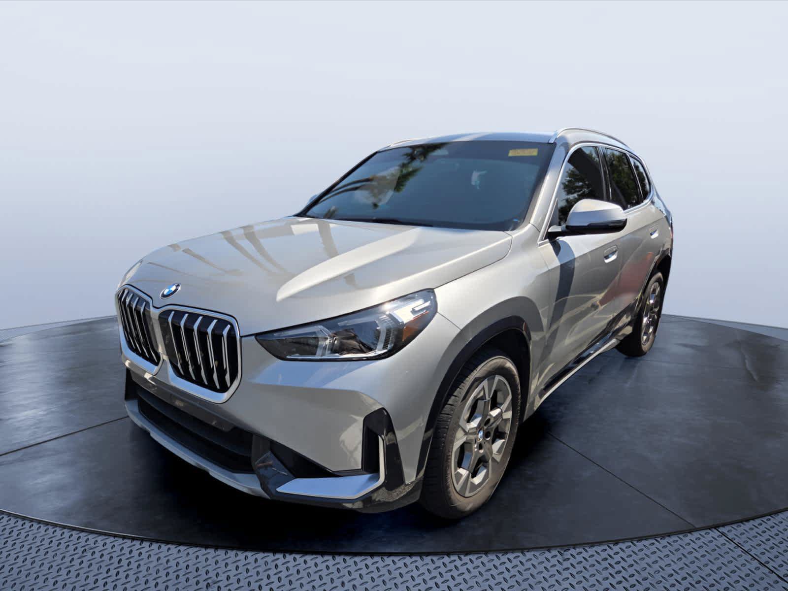 Used 2023 BMW X1 xDrive28i w/ Convenience Package AWD/4WD image 3