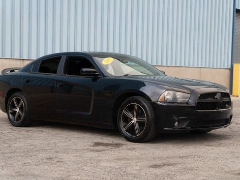 Used 2013 Dodge Charger SE RWD image 5