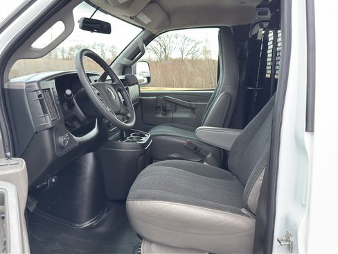 Used 2024 Chevrolet Express 2500 w/ Driver Convenience Package image 14