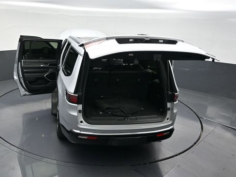 Used 2022 Jeep Wagoneer Series III w/ Premium Group I image 38