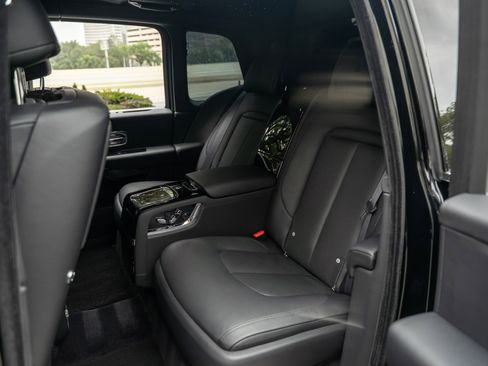 Certified 2023 Rolls-Royce Cullinan AWD/4WD image 11