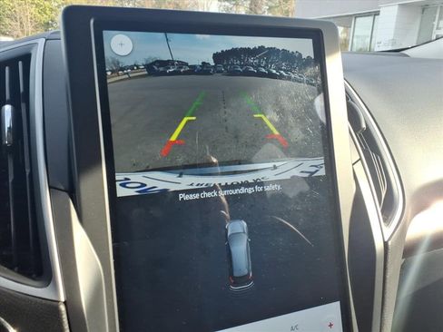 Used 2024 Ford Edge SEL image 23