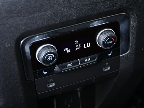 Used 2023 Chevrolet Tahoe Z71 w/ Luxury Package image 28